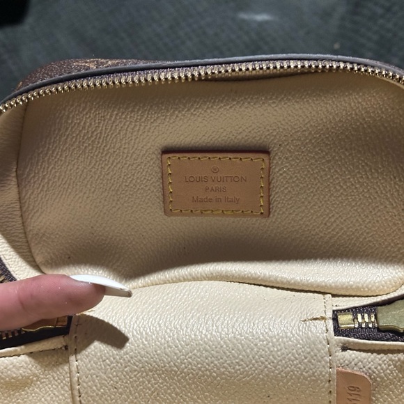 Louis Vuitton Mini Purse/ Make-up bag - Picture 4 of 5